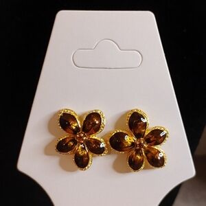 Vintage Joan‎ Rivers Gold Tone Saint Flower Earrings
